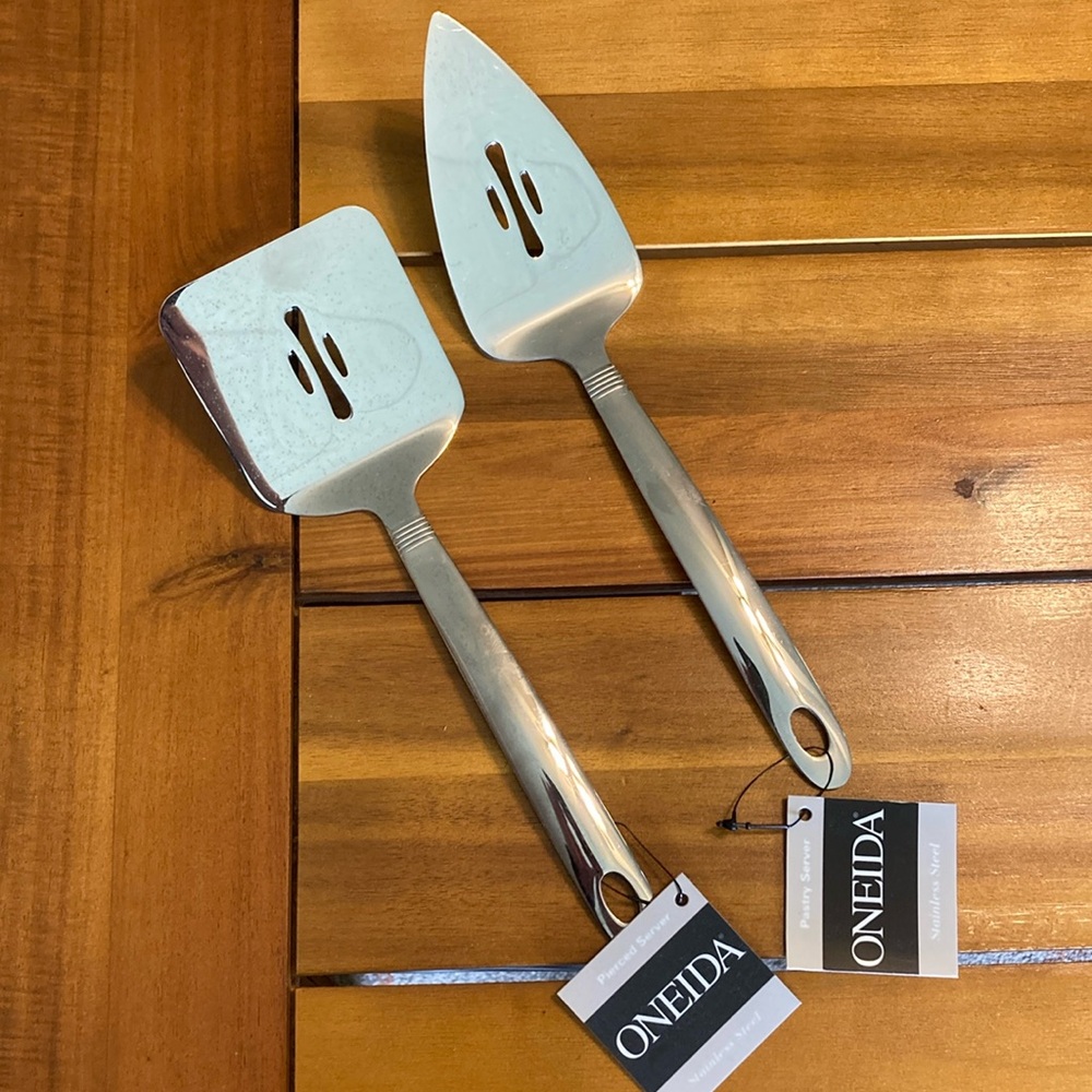 Oneida Stainless Steel Server